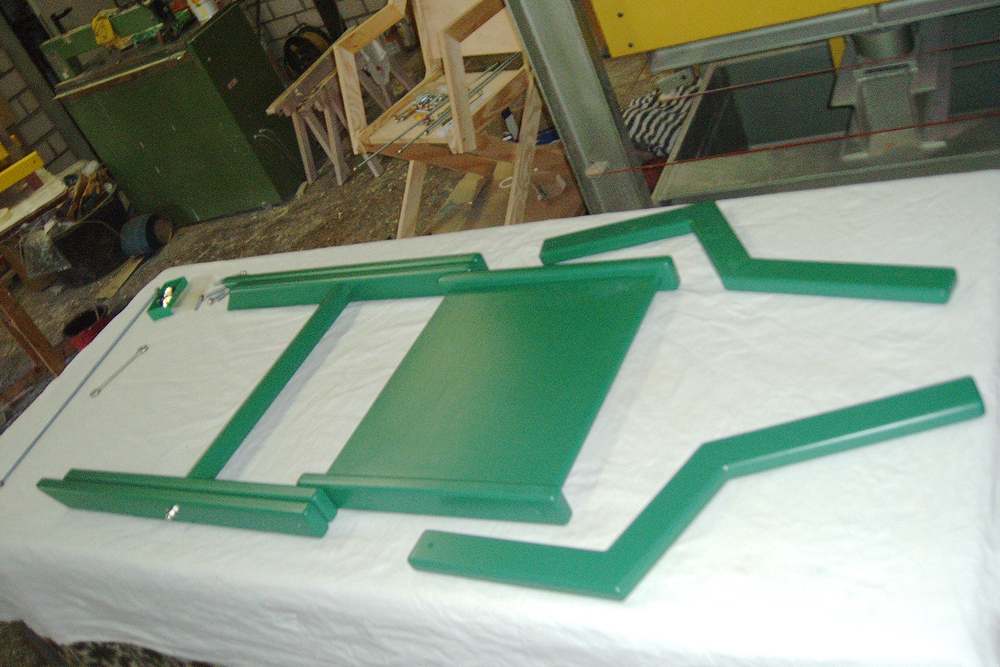 Die Armstützen werden hinzugefügt...